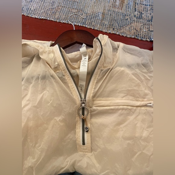 Lululemon Wind Breaker - Picture 2 of 4